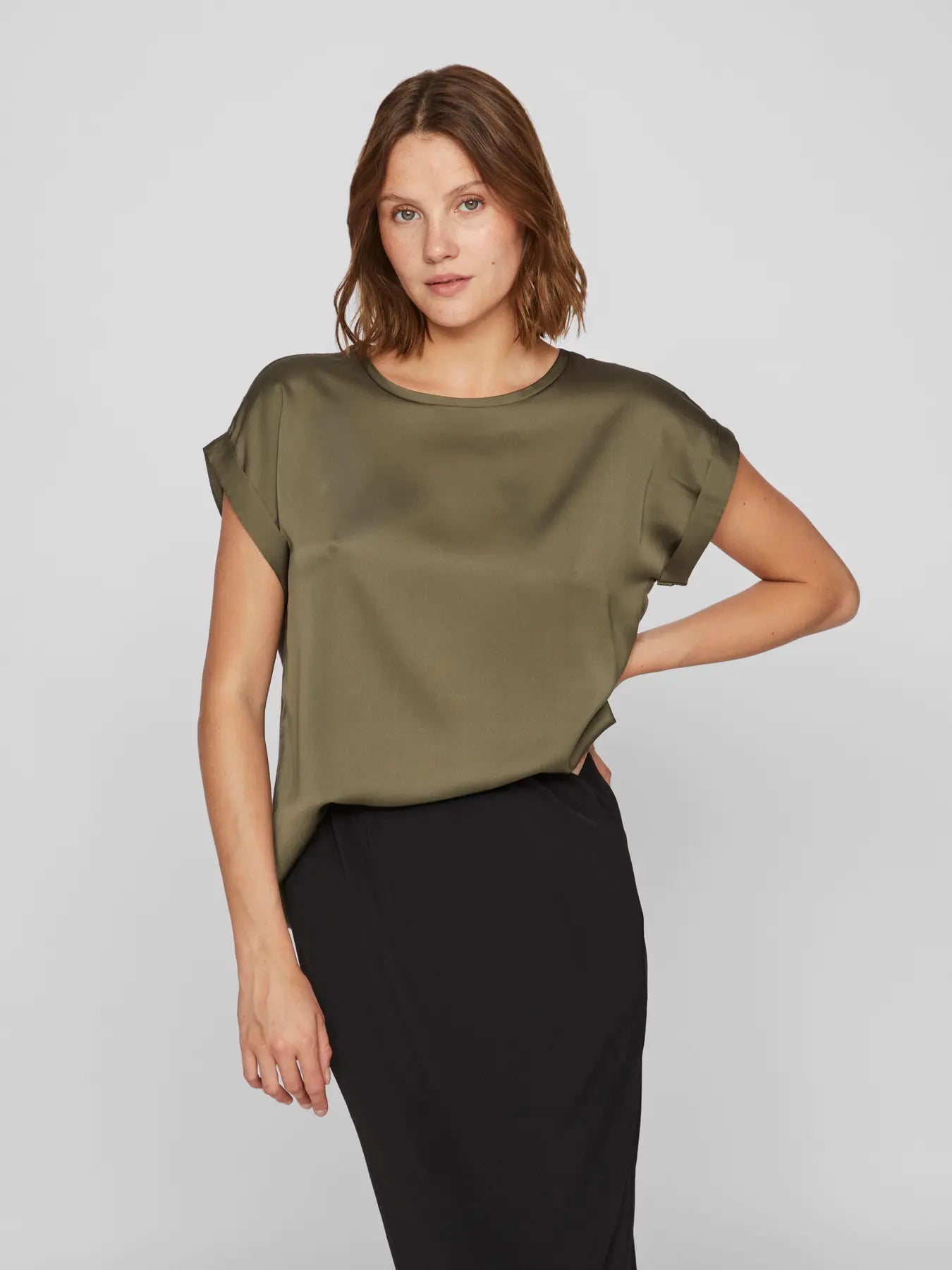 VIELLETTE S/S SATIN TOP DUSTY OLIVE