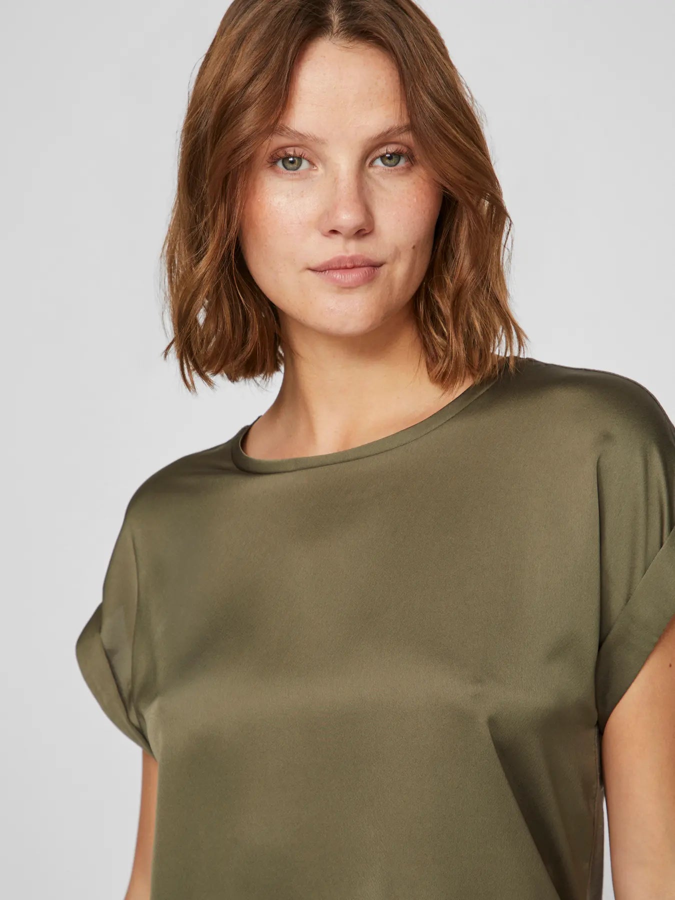 VIELLETTE S/S SATIN TOP DUSTY OLIVE