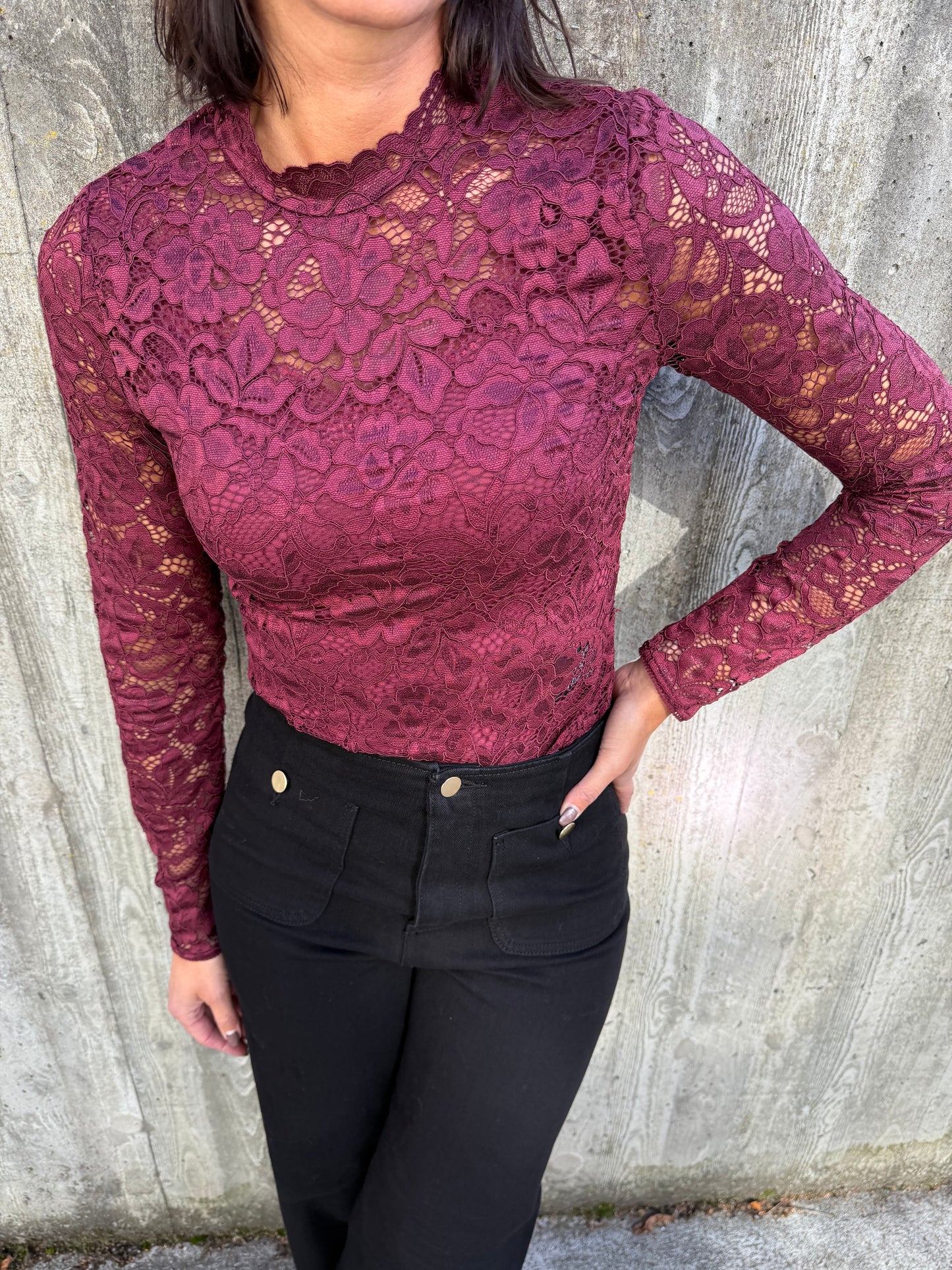 YASLACEY LS LACE TOP PORT ROYAL