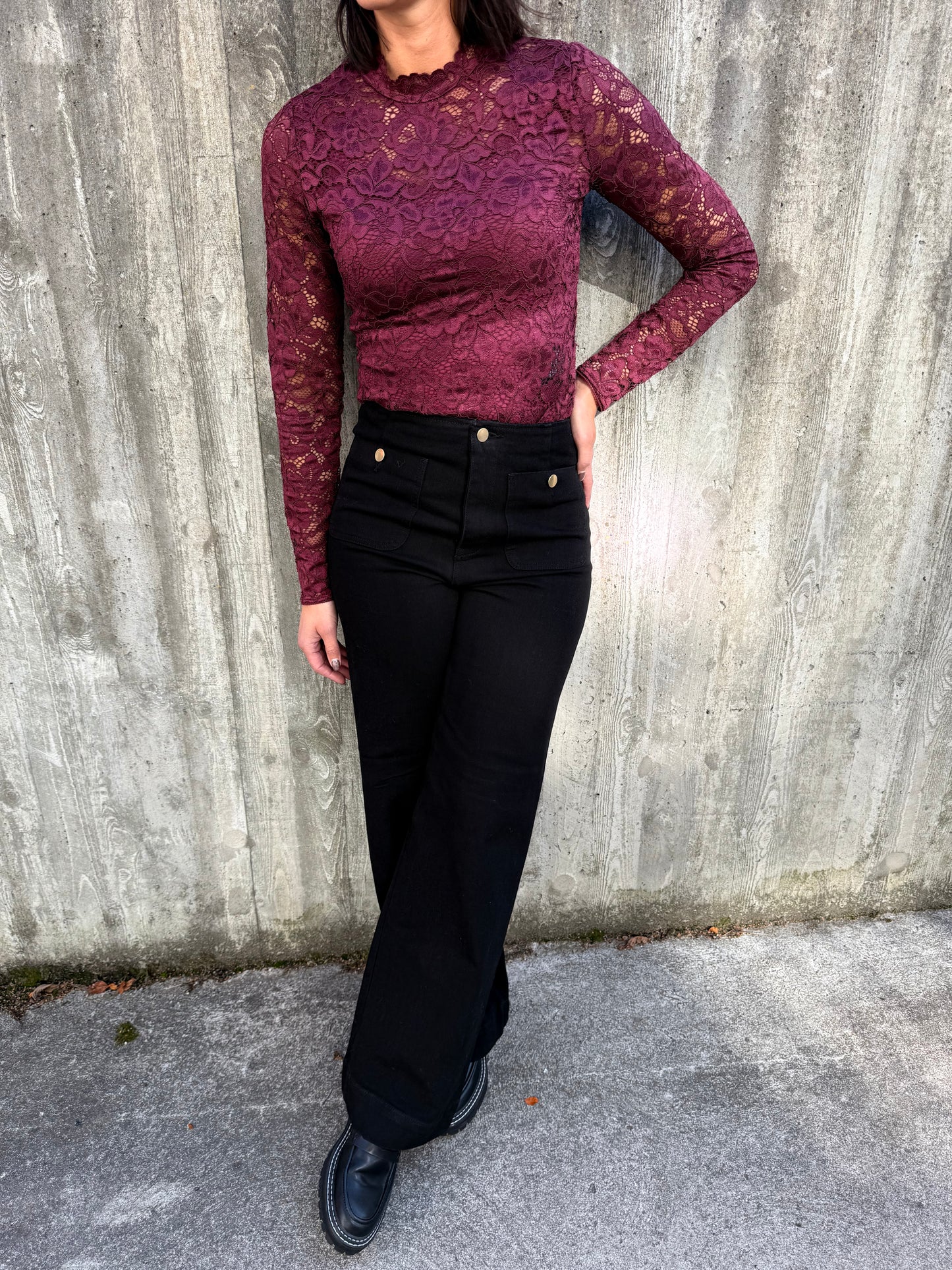 YASLACEY LS LACE TOP PORT ROYAL