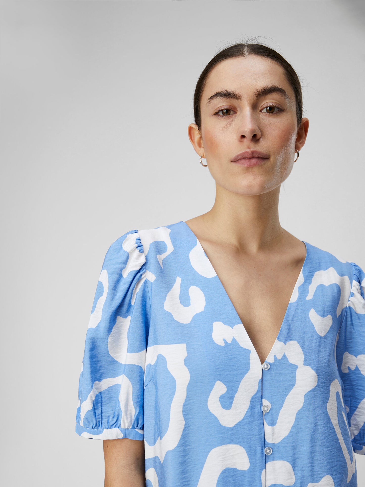 OBJJACIRA S/S V-NECK TOP