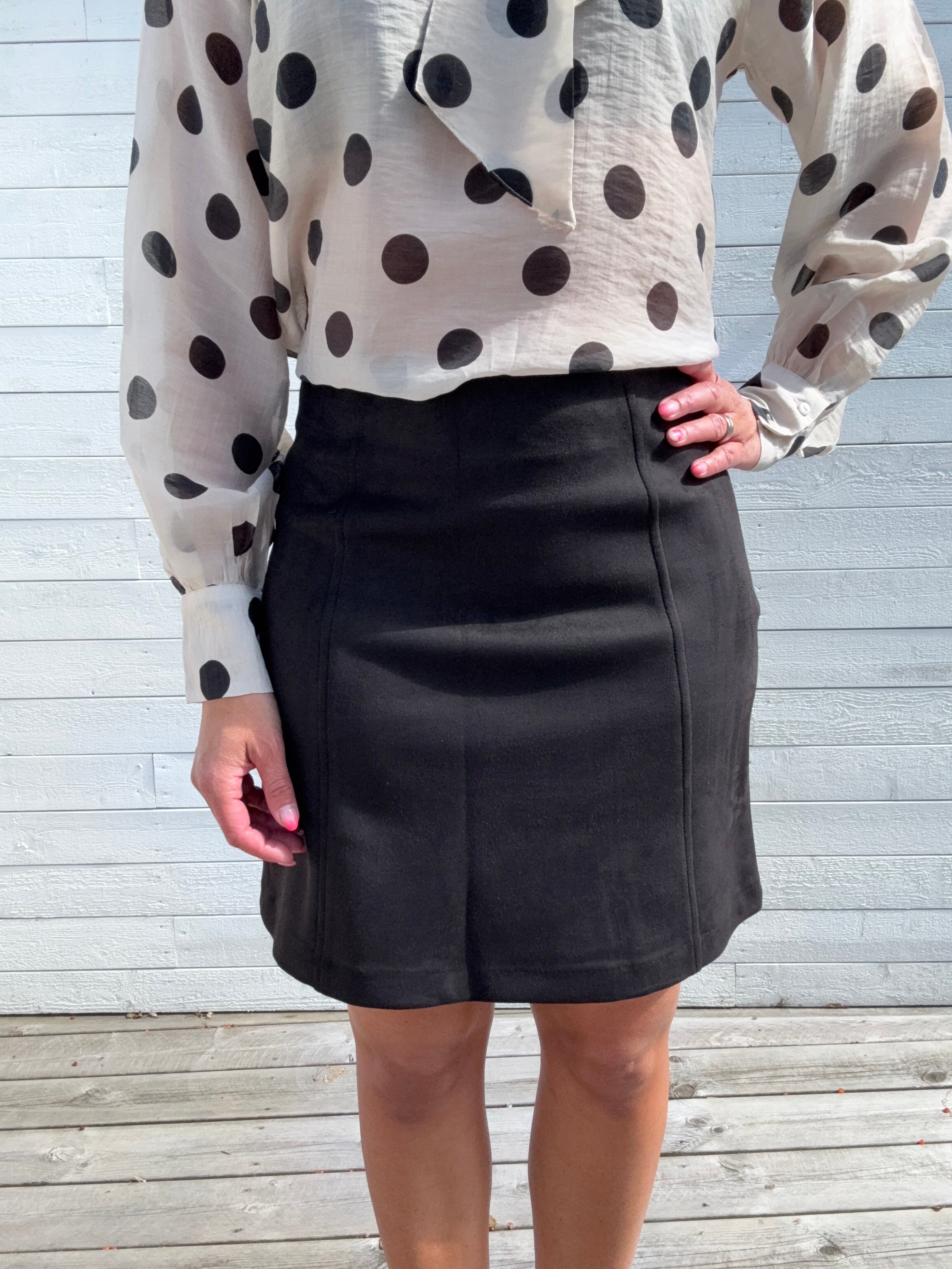 VMDONNAHAZEL HW ABOVE KNEE SKIRT- BLACK