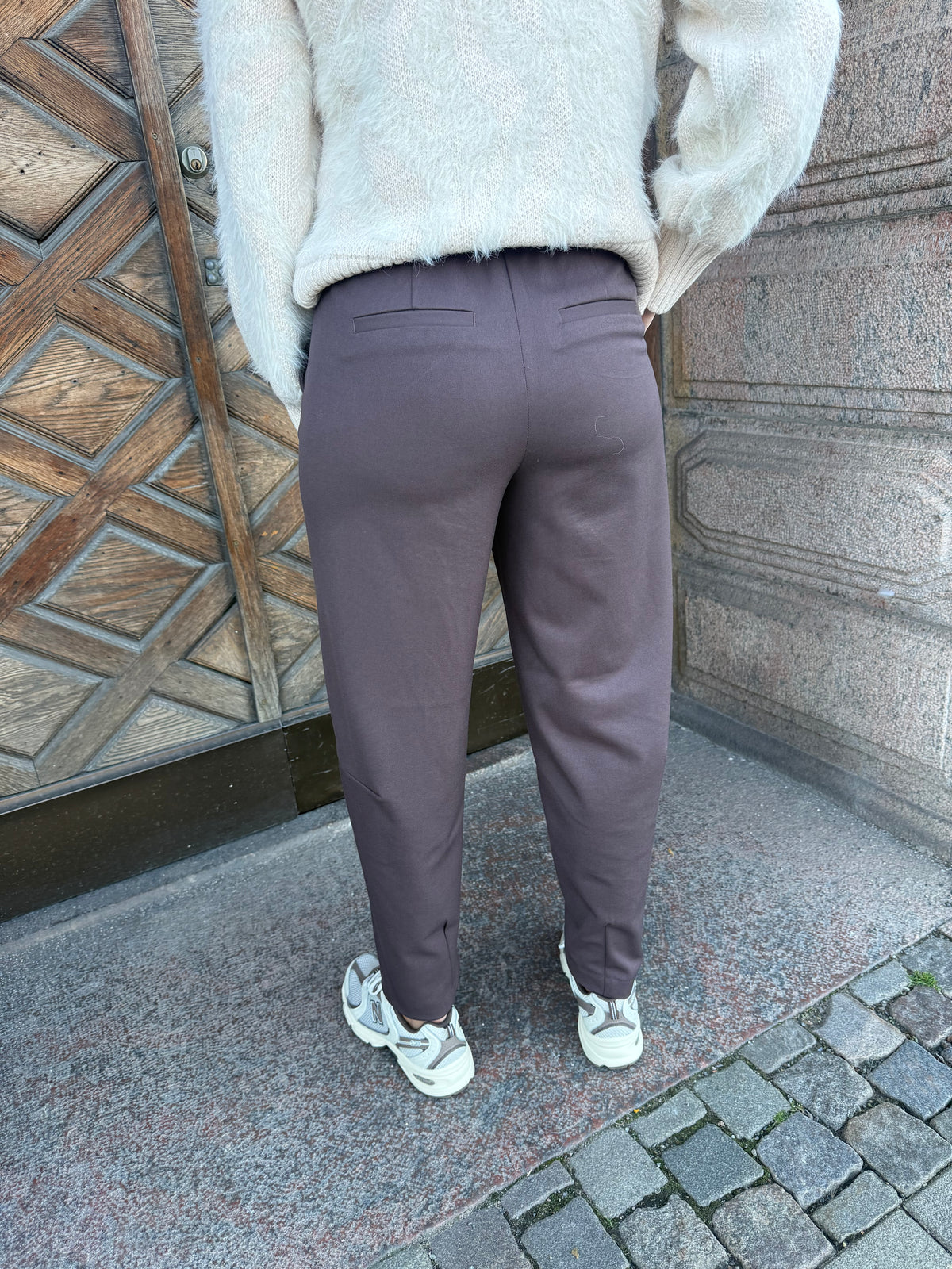 OBJLISA HW ANKLE BARREL PANT SEAL BROWN