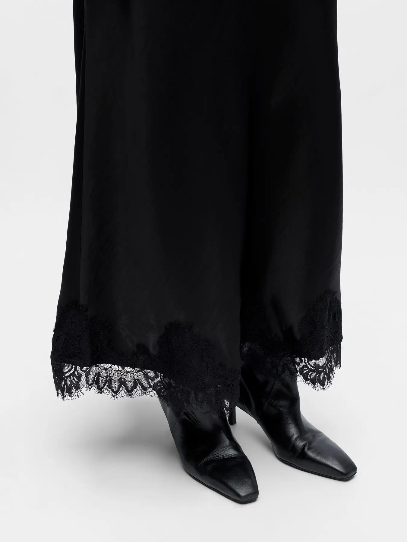 OBJNALINE MW LONG LACE SKIRT BLACK