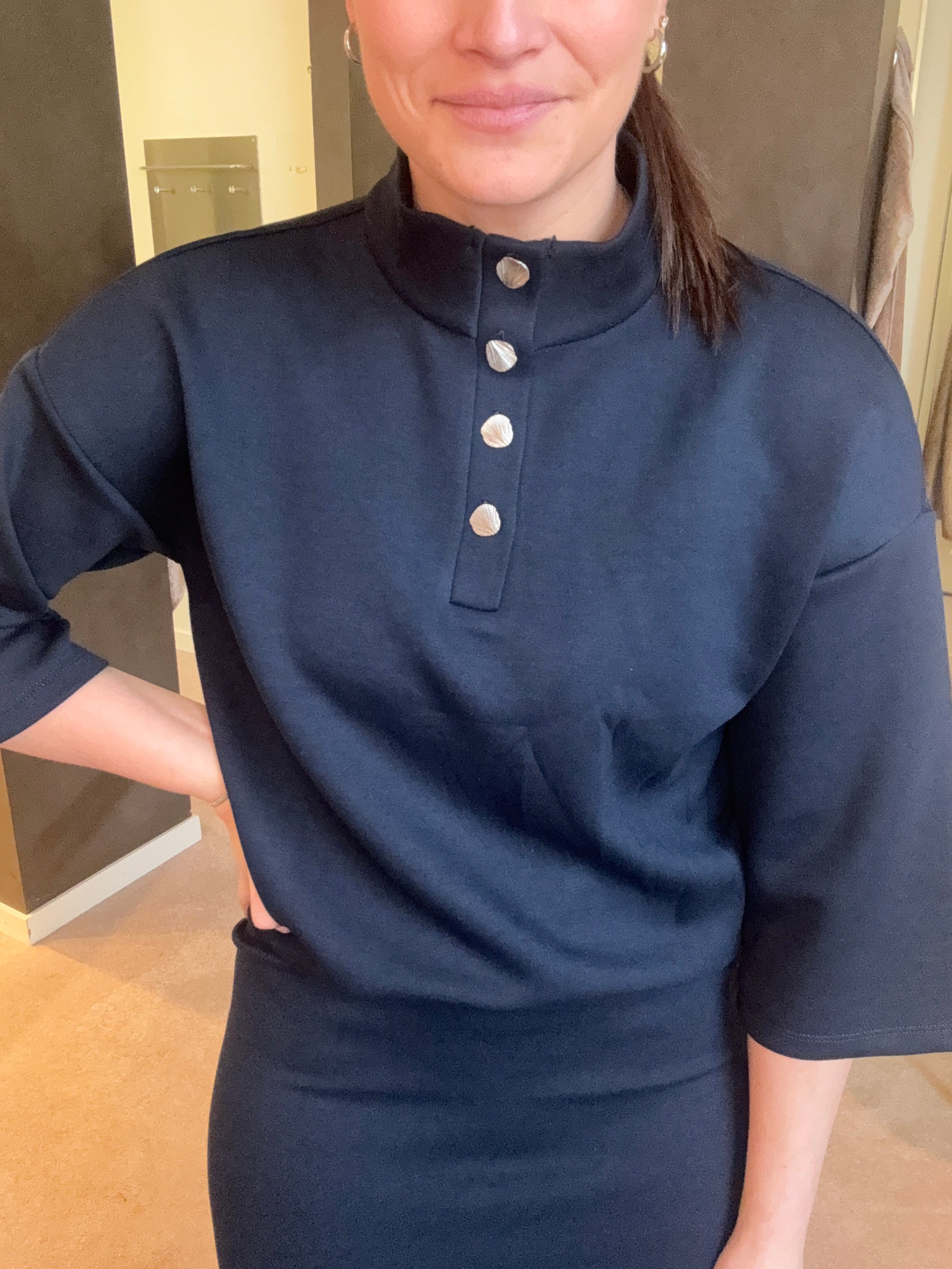 VISIFFI HIGH NECK 3/4 BUTTON TOP