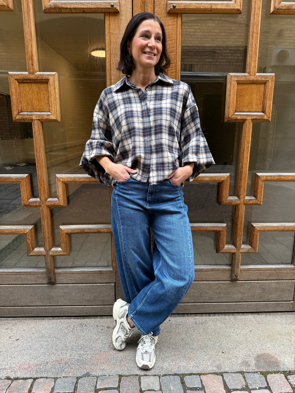 LISA-  BLÅ Short oversized shacket with voluminous batwing sleeves