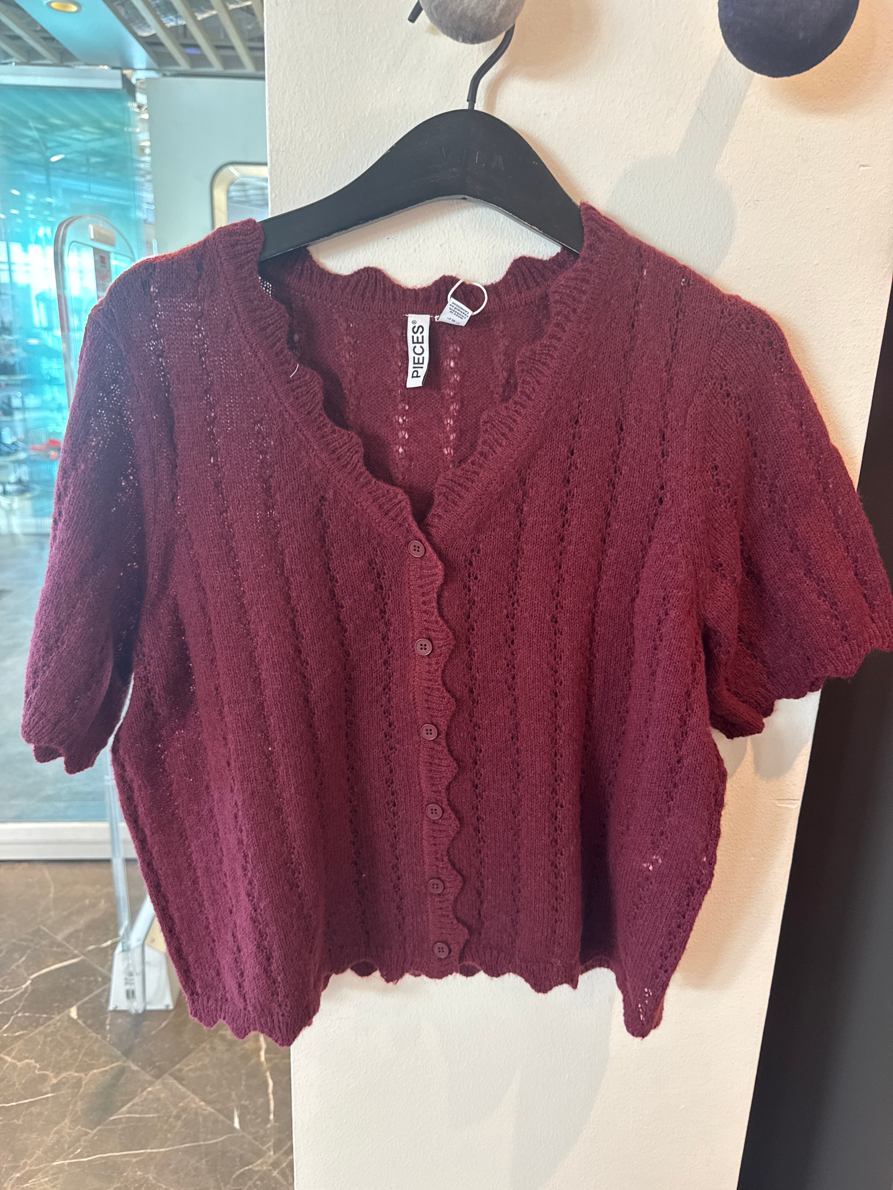 PCADA SS V-NECK KNIT CARDIGAN WINETASTING
