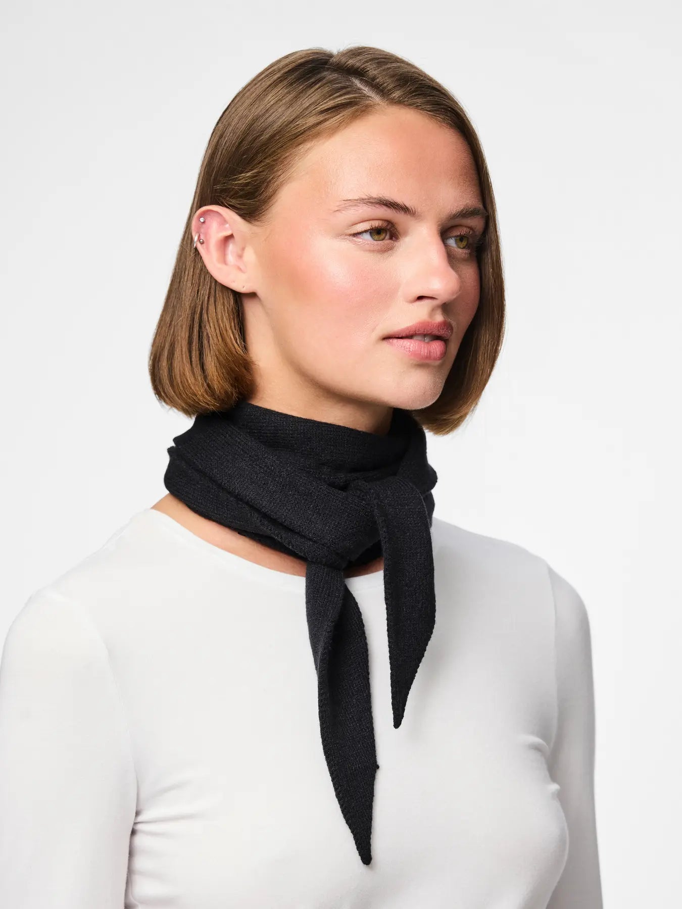 PCKOMMA TRIANGLE SCARF BLACK
