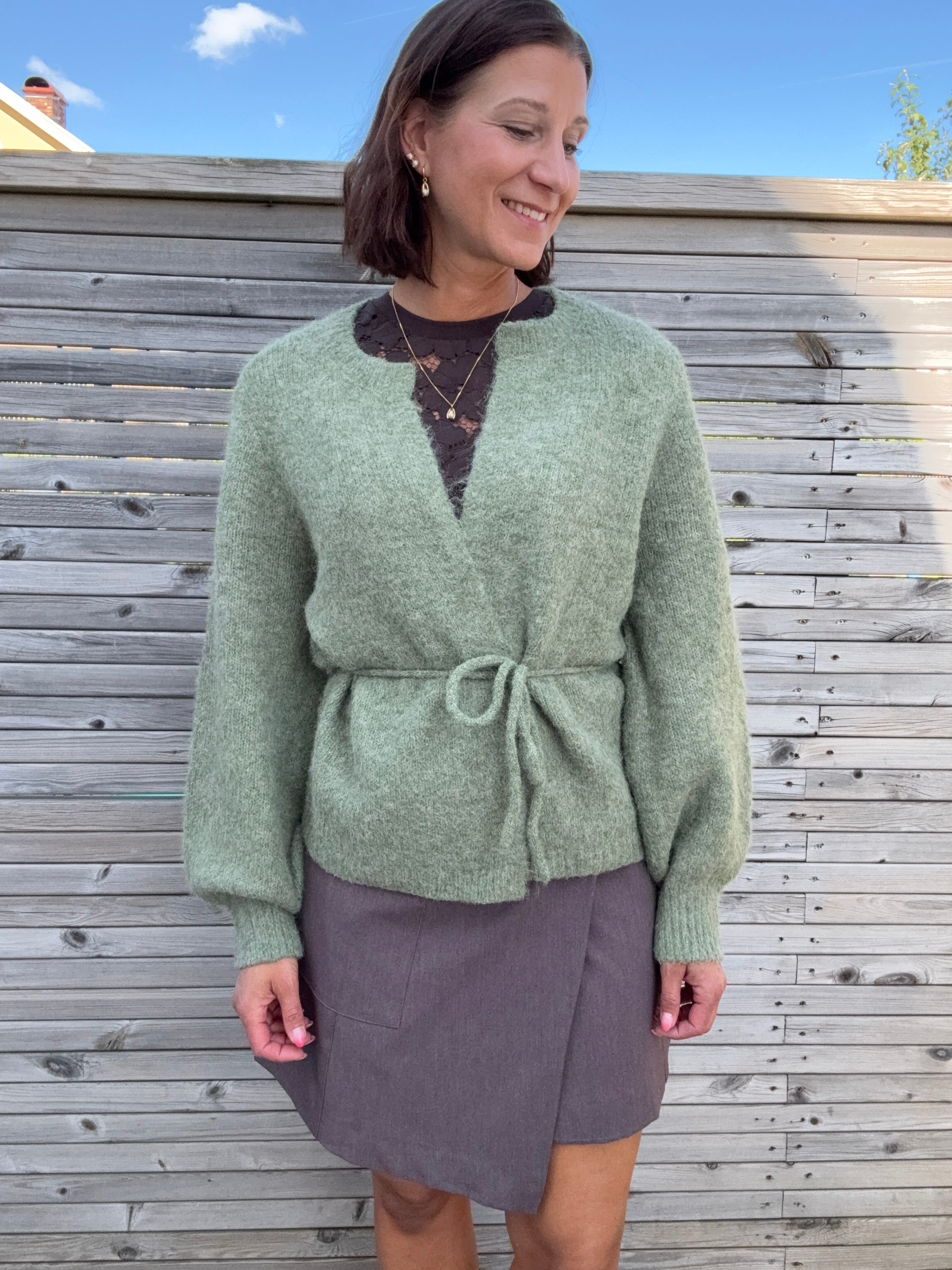 VMBERRY LS O-NECK TIE CARDIGAN OIL GREEN