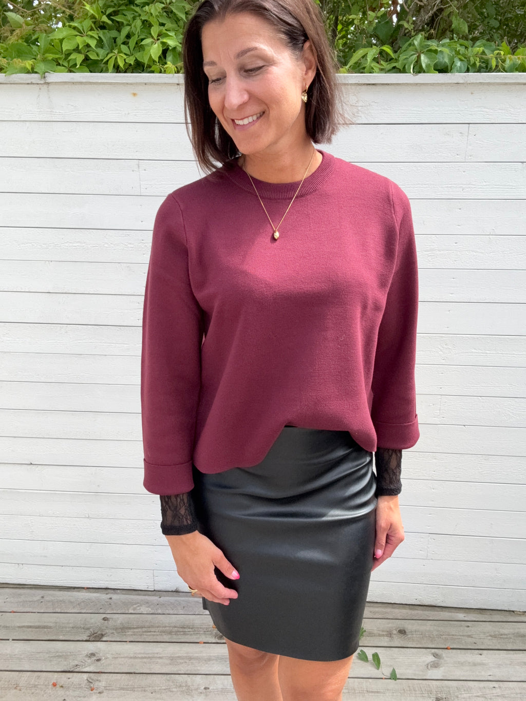 AWTESSY LS O-NECK LACE TOP