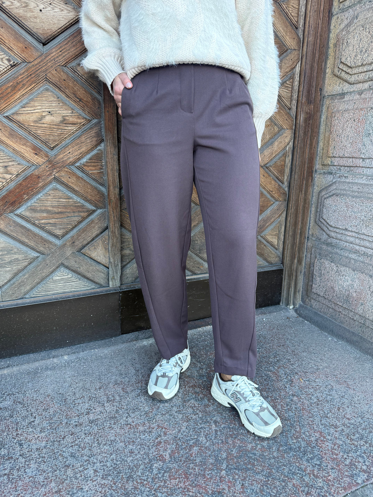 OBJLISA HW ANKLE BARREL PANT SEAL BROWN