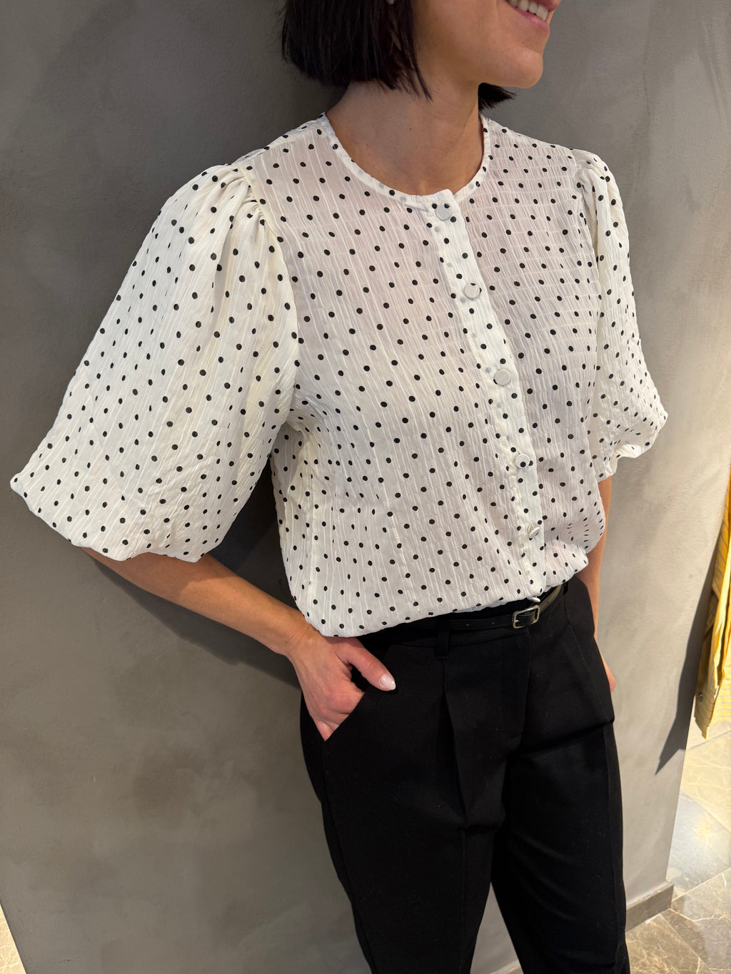 VIEA 2/4 BUTTON TOP