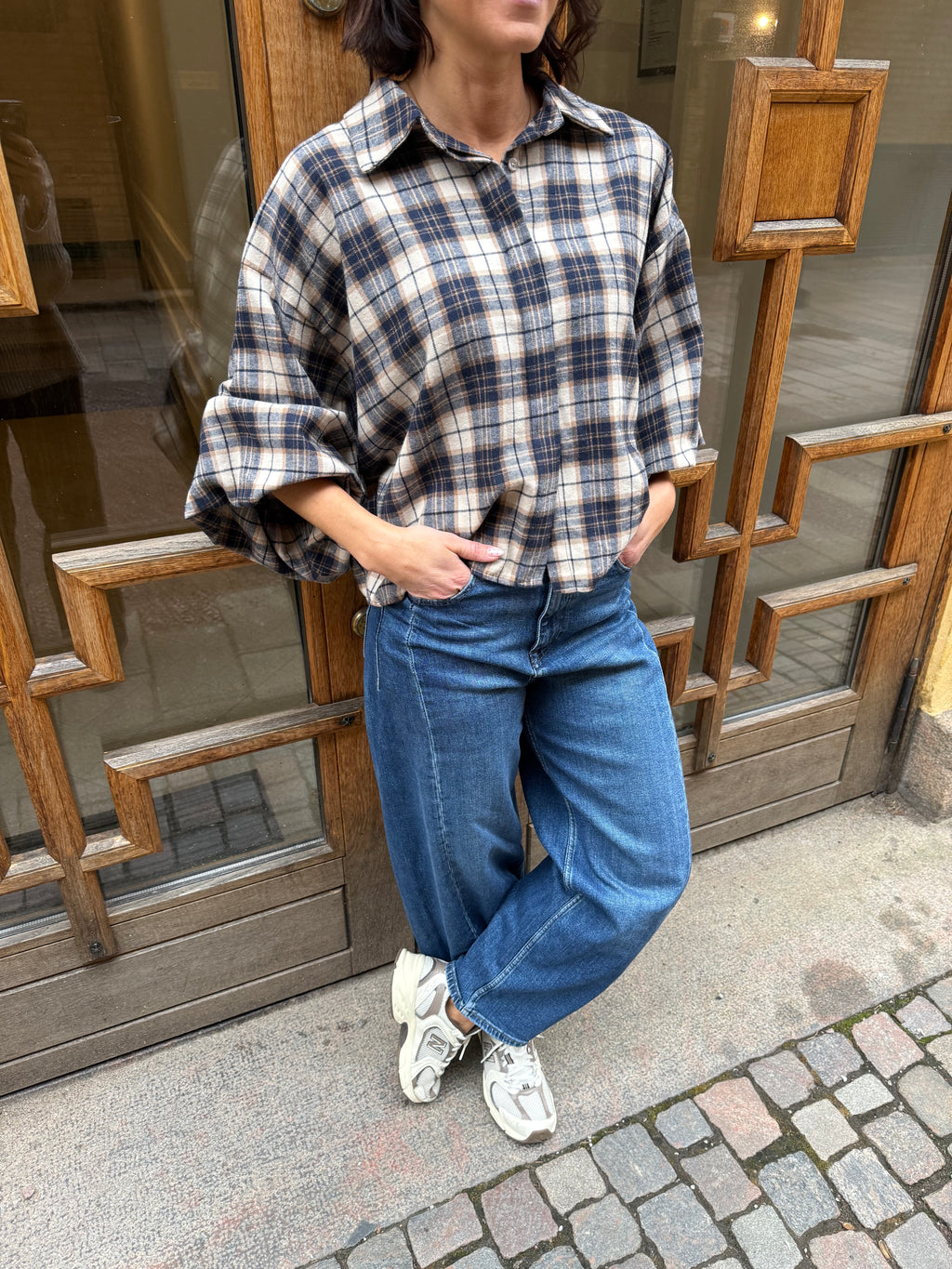 LISA-  BLÅ Short oversized shacket with voluminous batwing sleeves