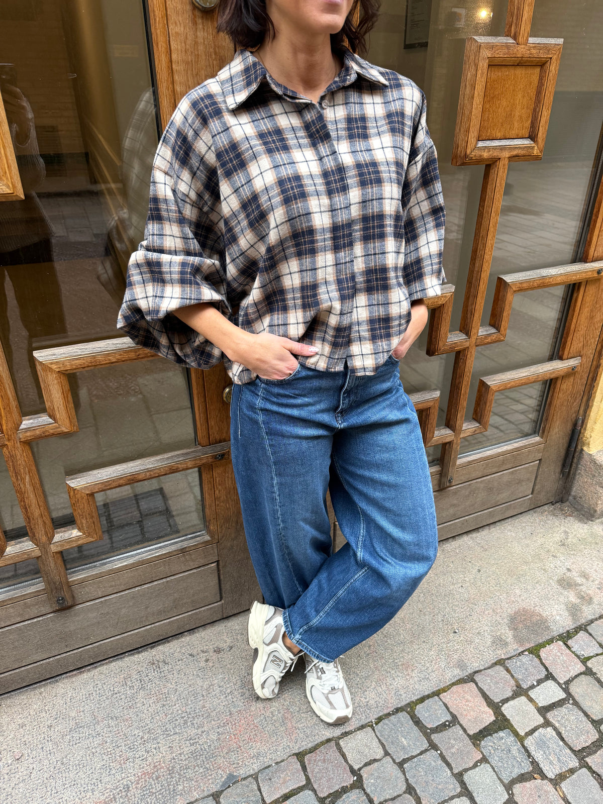 LISA-  BLÅ Short oversized shacket with voluminous batwing sleeves