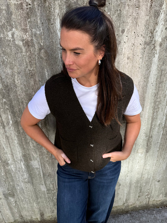 PCSILLY SL V-NECK KNIT VEST HOT FUDGE