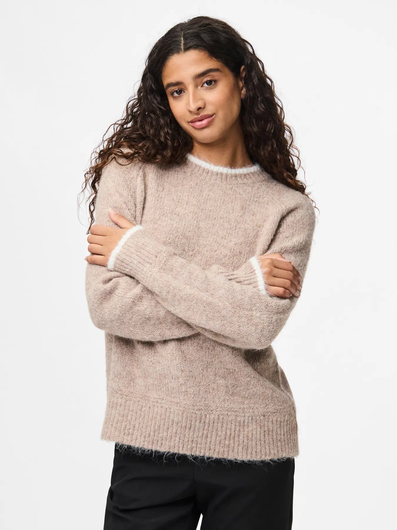 PCIVY LS O-NECK CONTRAST KNIT BEIGE