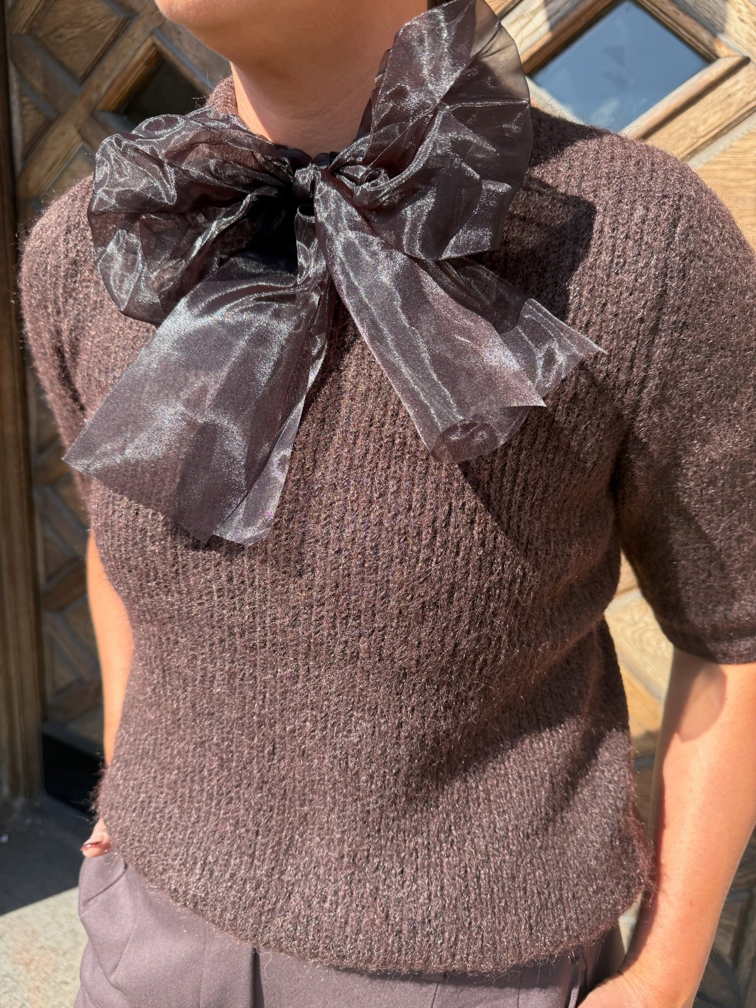 VIITZA O-NECK 2/4 BOW KNIT TOP COFFEE BEAN