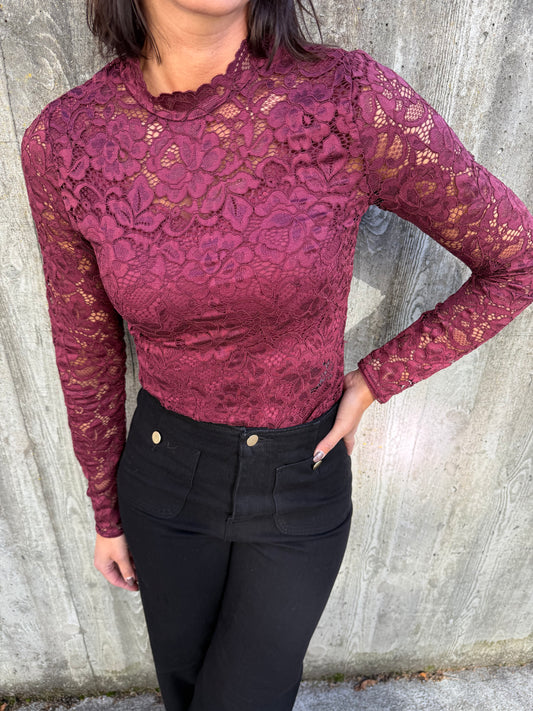 YASLACEY LS LACE TOP PORT ROYAL