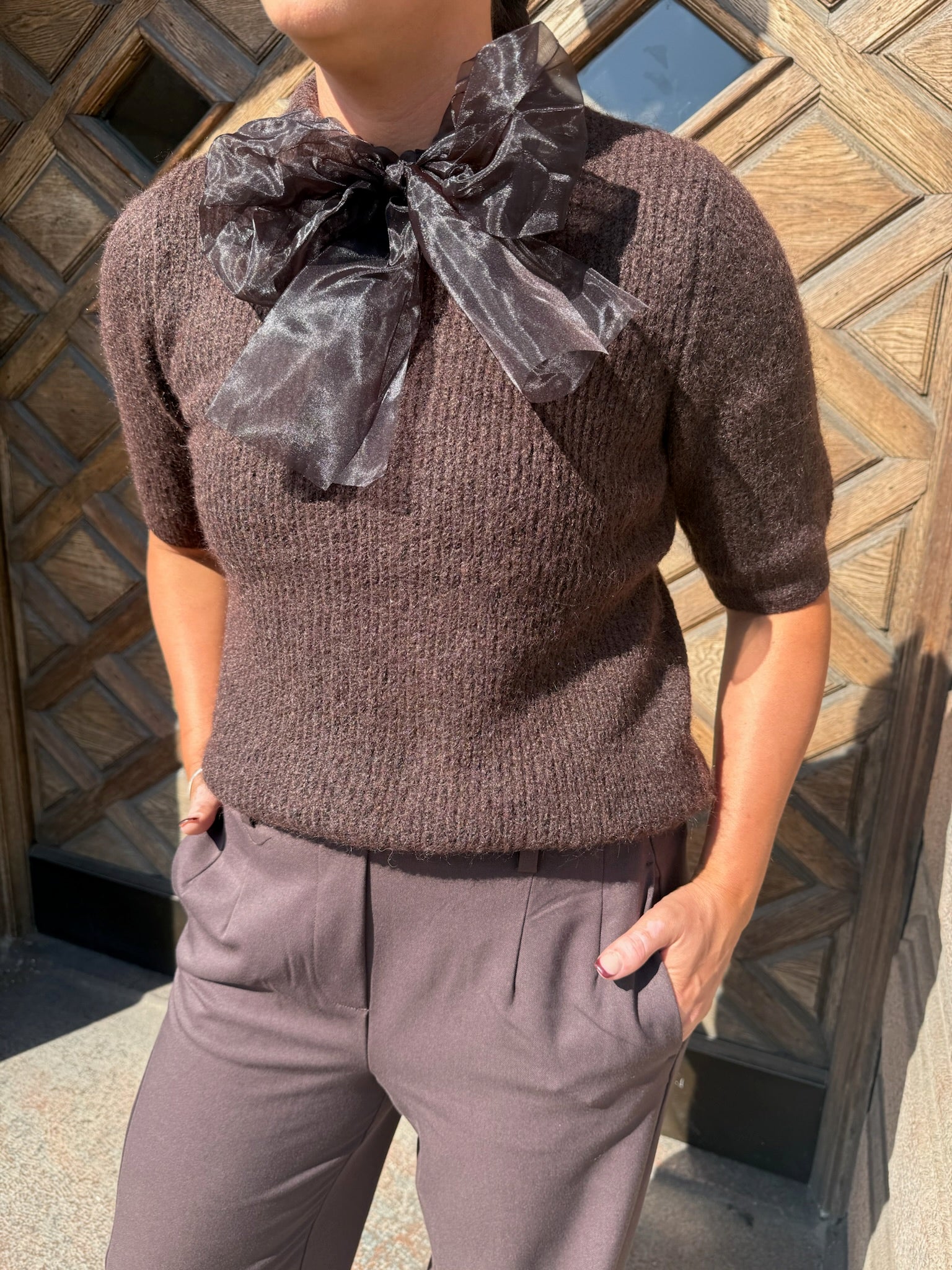 VIITZA O-NECK 2/4 BOW KNIT TOP COFFEE BEAN