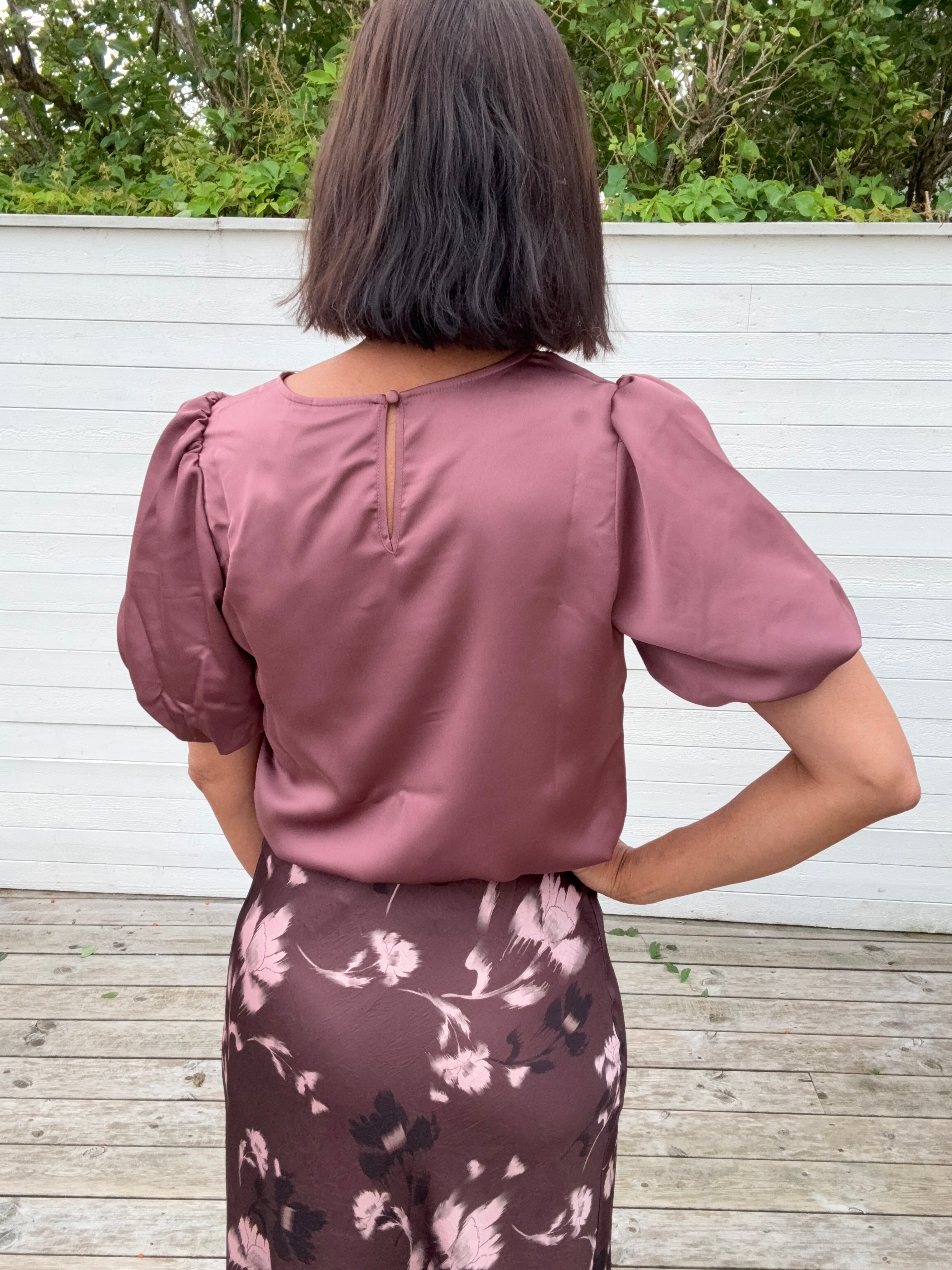 VIELLETTE 2/4 SATIN PUFF TOP- ROSE BROWN