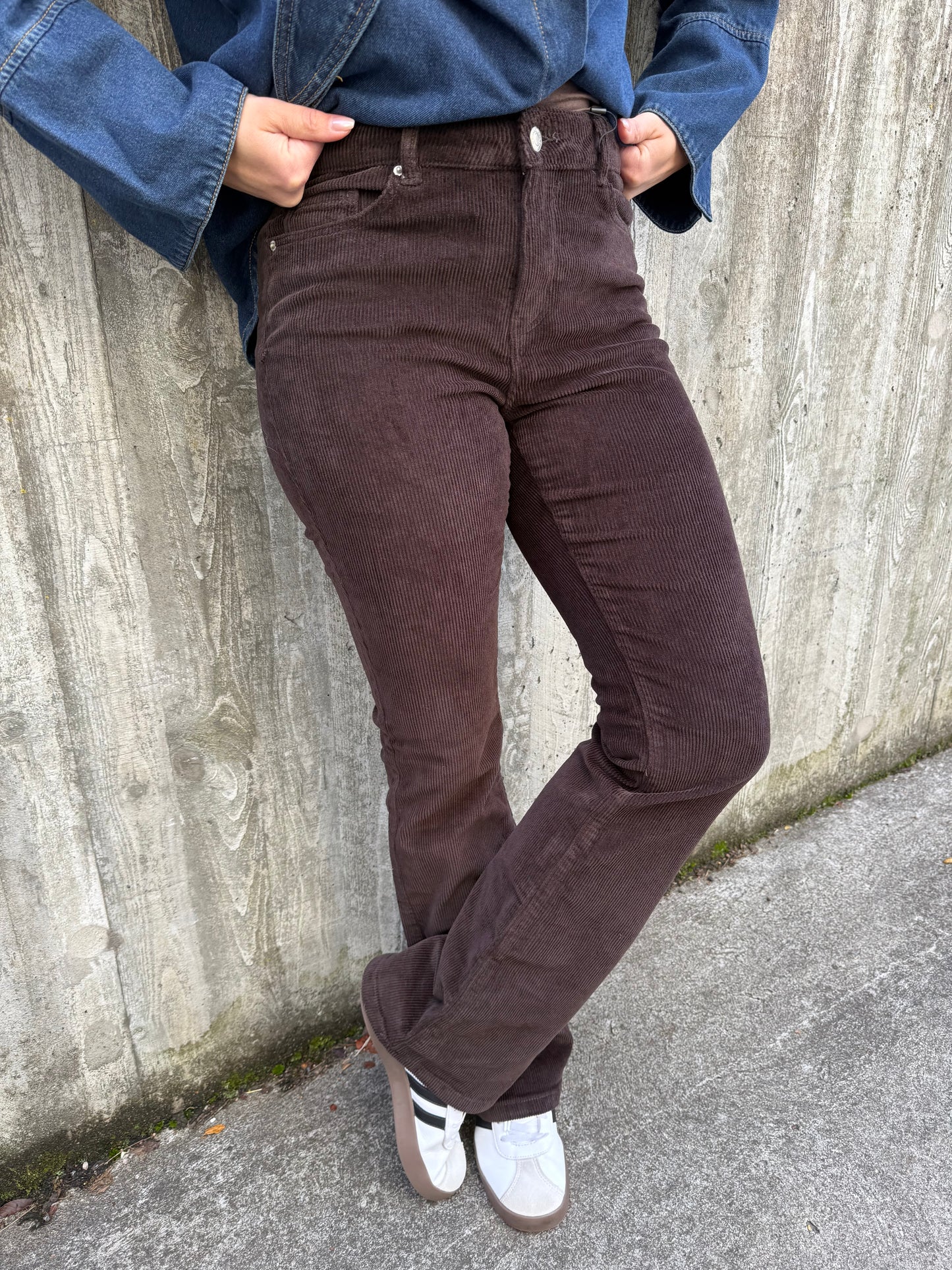 VMFLASH FLARED CORDUROY CHOCOLATE TORTE