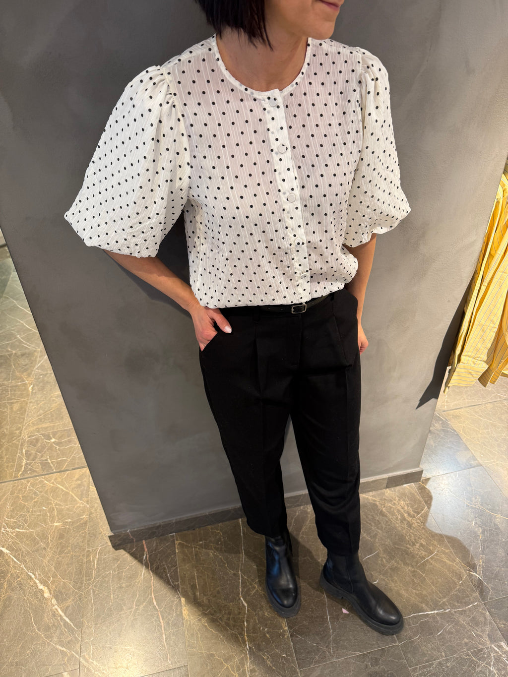 VIEA 2/4 BUTTON TOP