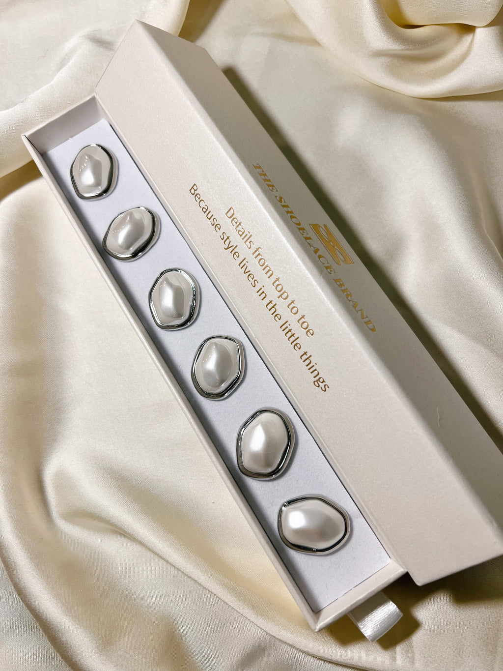 FEI – ASYMMETRIC PEARL BUTTON CHARM SILVER- 2 PACK