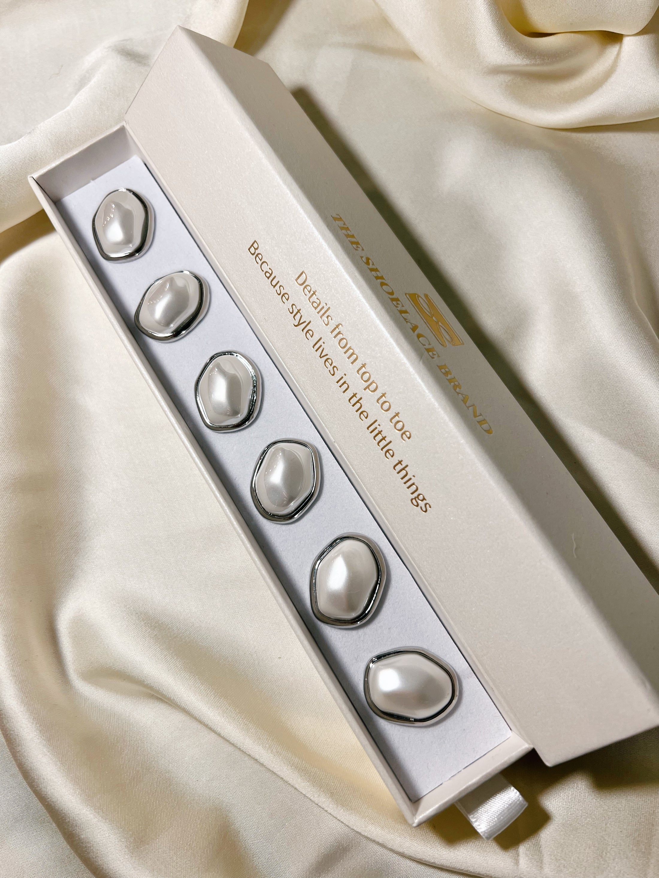 FEI – ASYMMETRIC PEARL BUTTON CHARM SILVER- 2 PACK