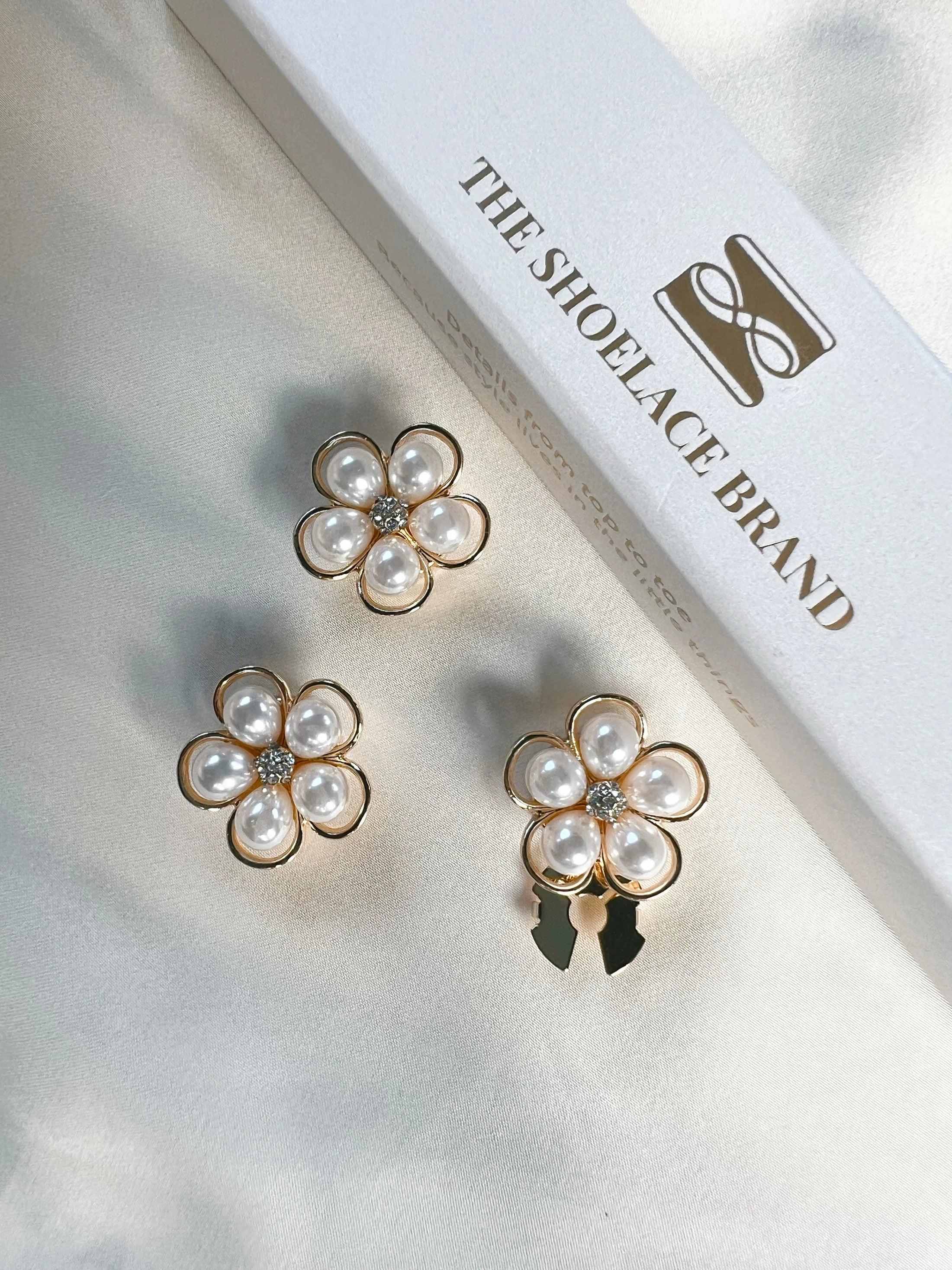 FELICIA – GOLD FRAMED PEARL FLOWER BUTTON CHARM GOLD- 2 PACK