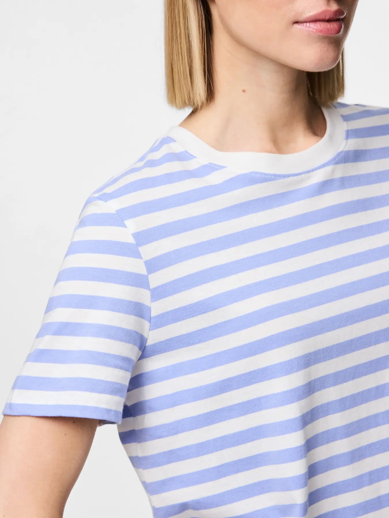 PCRIA SS TEE STRIPES LIGHTBLUE