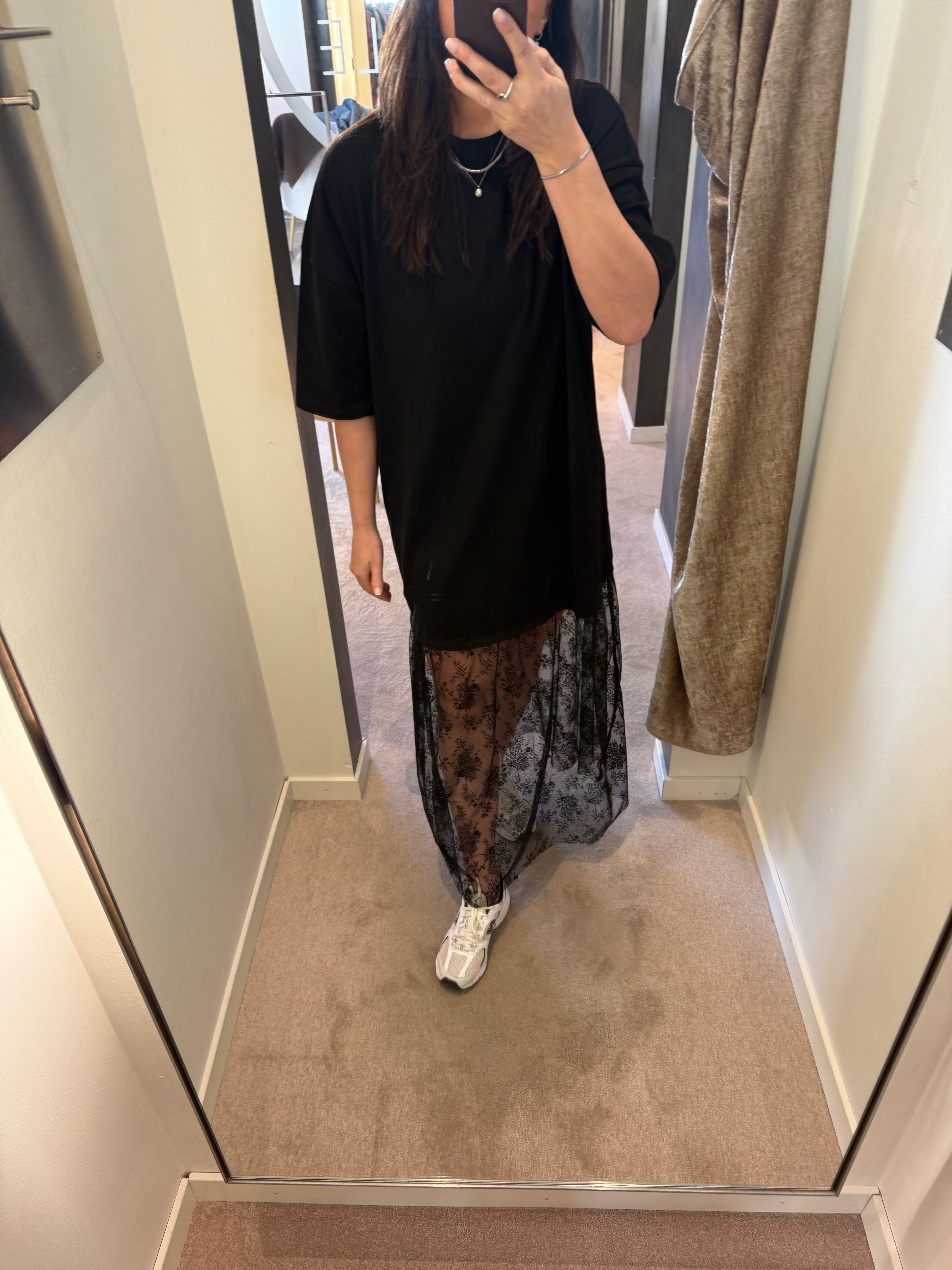 VIKATA S/S OVERSIZE LACE DRESS