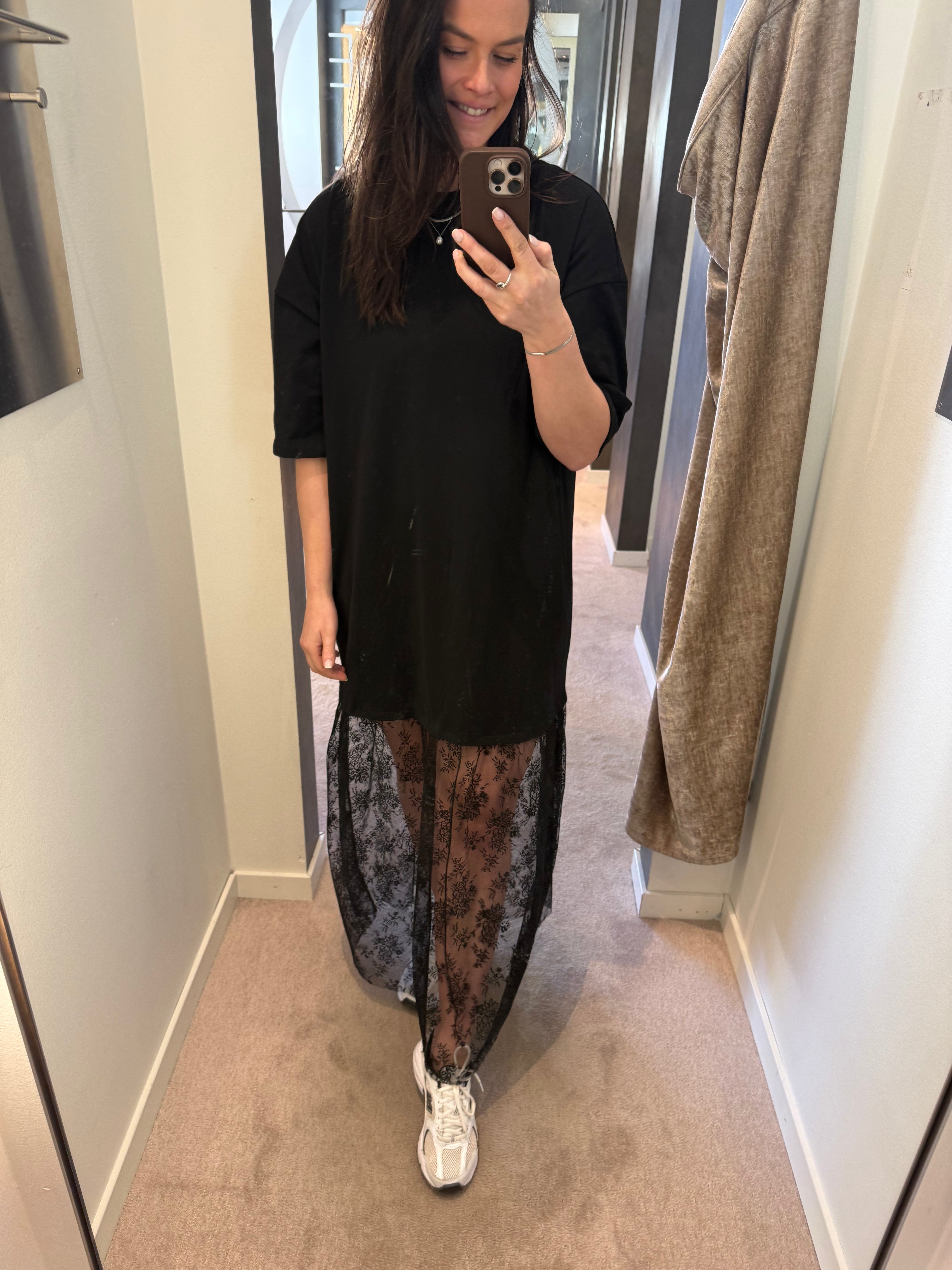 VIKATA S/S OVERSIZE LACE DRESS