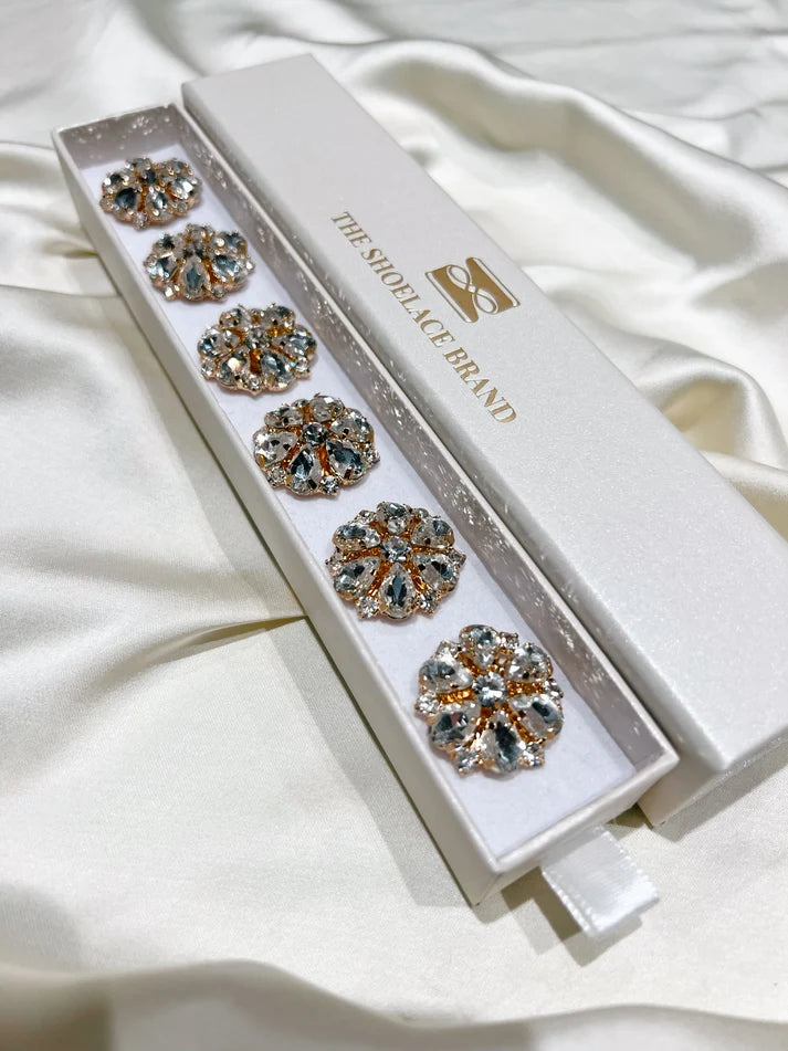 Signe – White Flower Button Charm Gold 2-pack