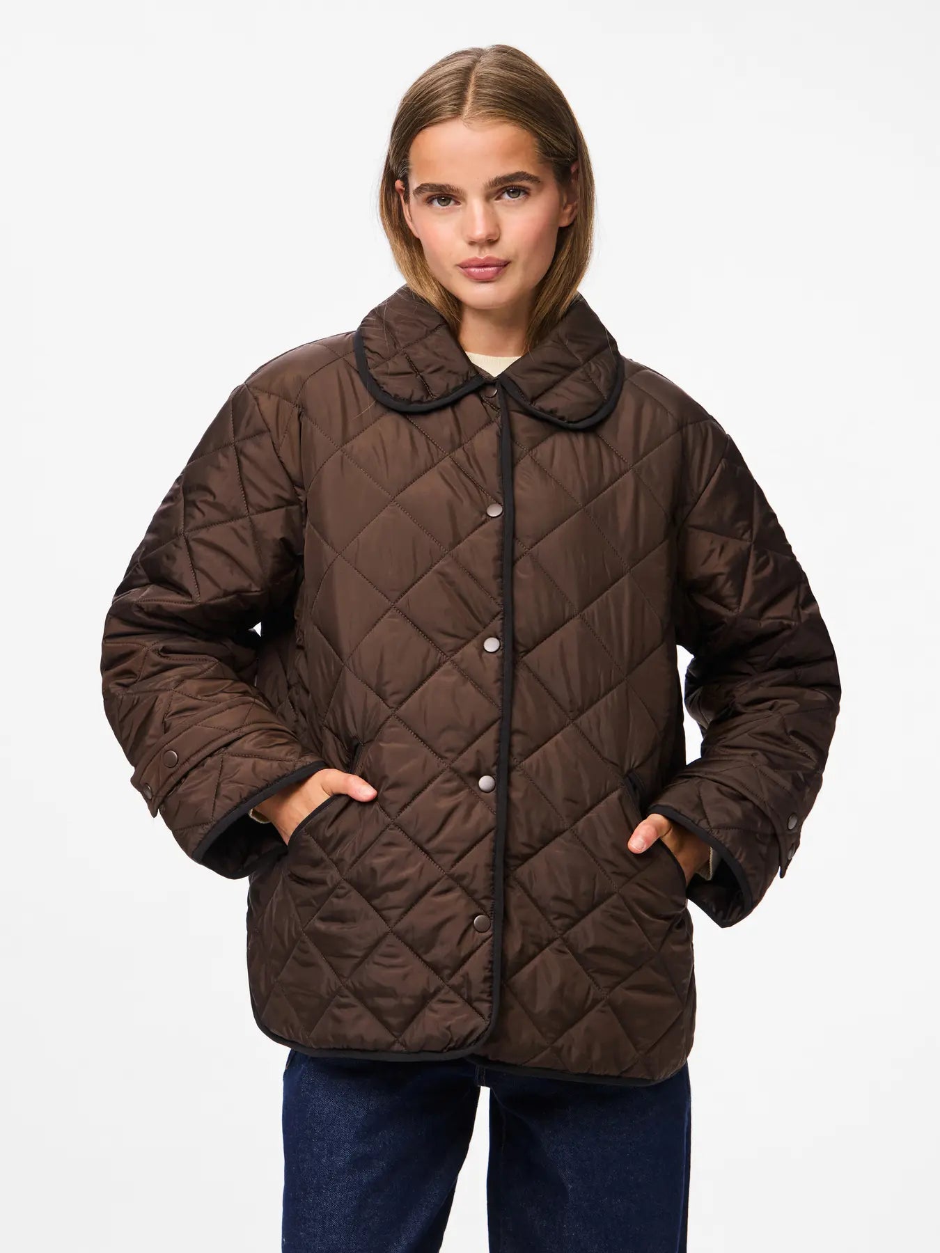 PCEMILY SHORT QUILTED JACKET HOT FUDGE