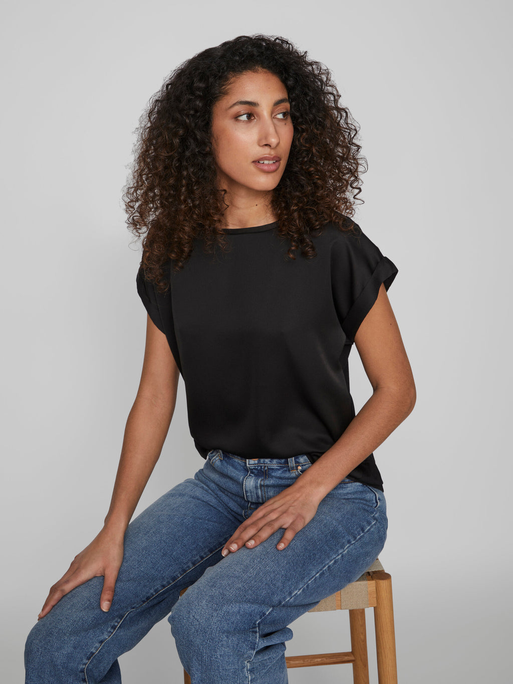 VIELLETTE S/S SATIN TOP BLACK