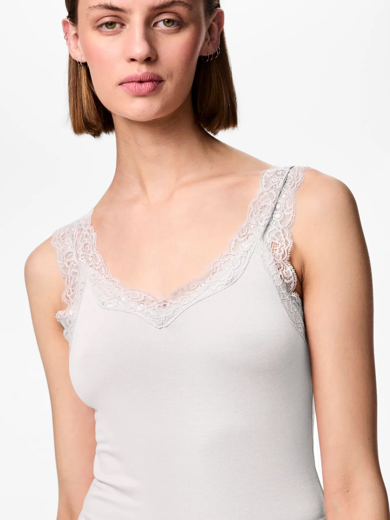 PCBARBERA LACE TOP BRIGHT WHITE
