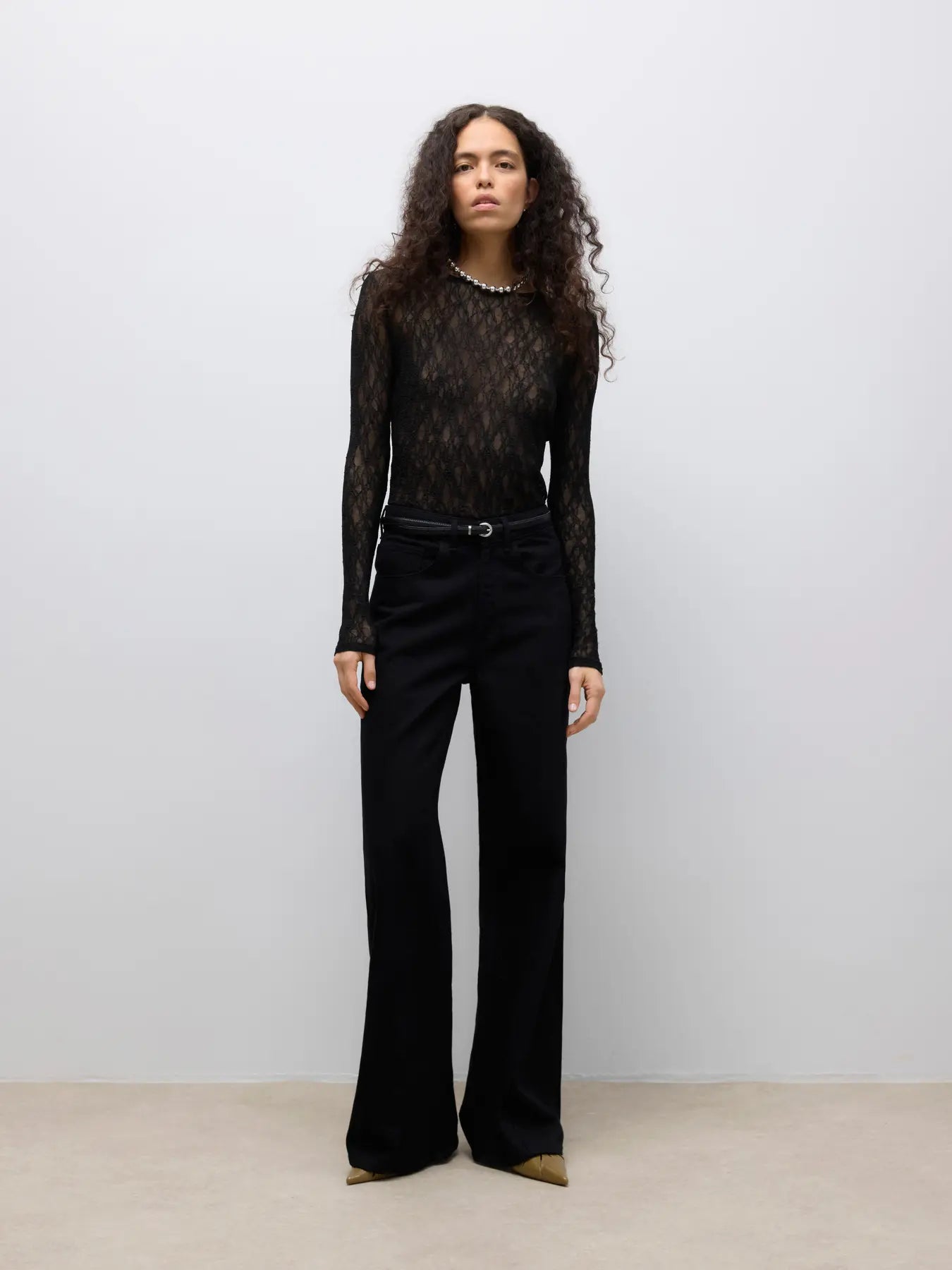 AWTESSY LS O-NECK LACE TOP