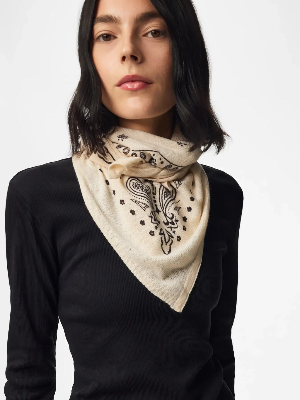 PCNOVIS SMALL SQUARE SCARF