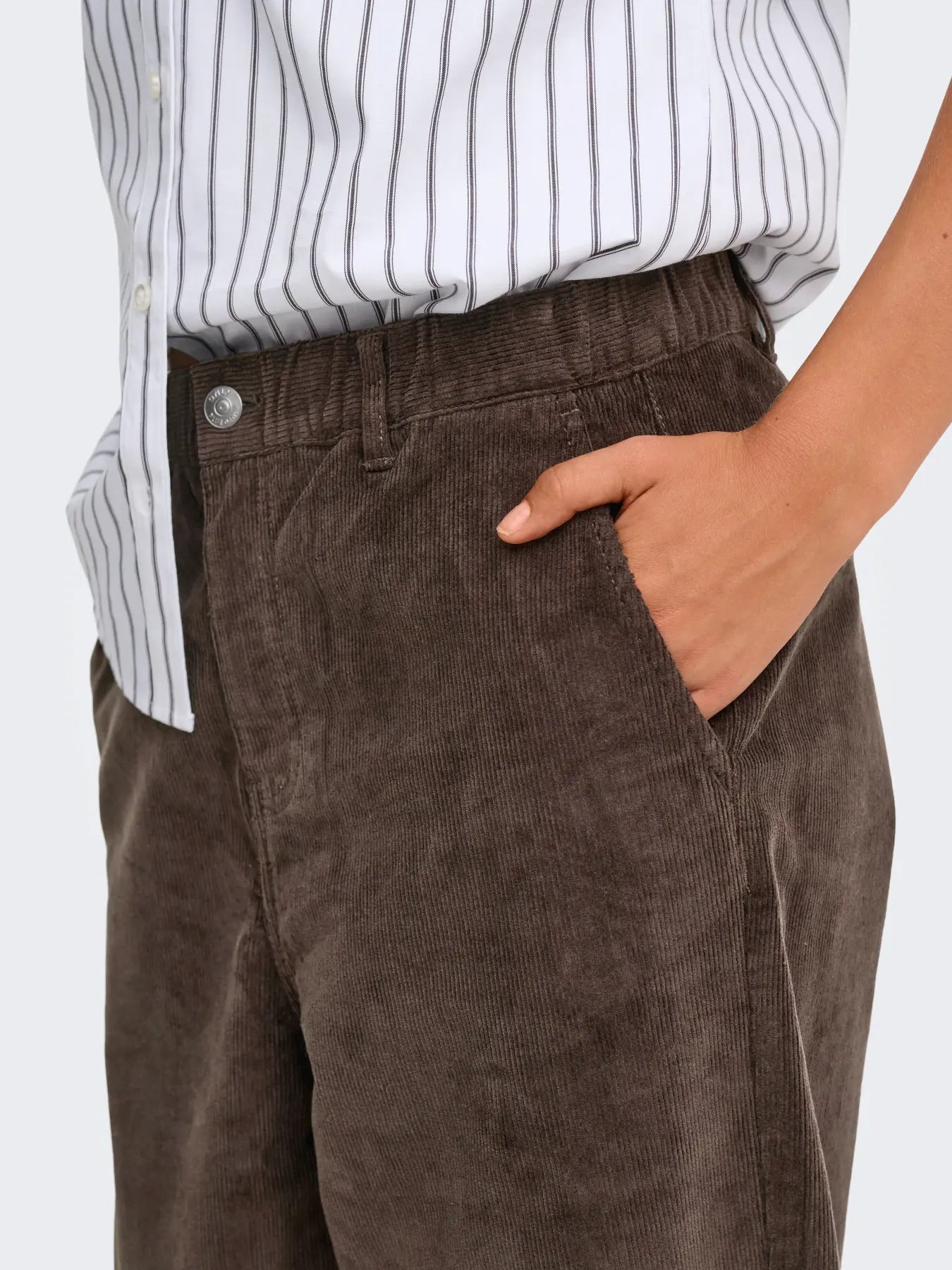 ONLFLORA MW CORD CAROT PANT CHOCOLATE BROWN